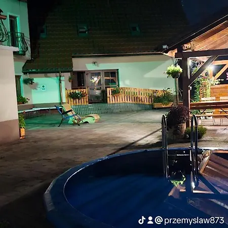 Noclegi Wegierska Gorka Rum i privatbostad