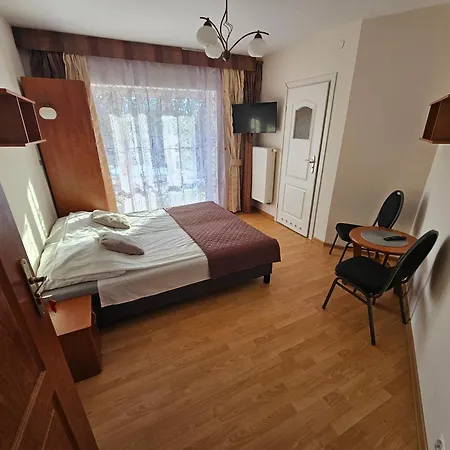 Noclegi Wegierska Gorka Rum i privatbostad *