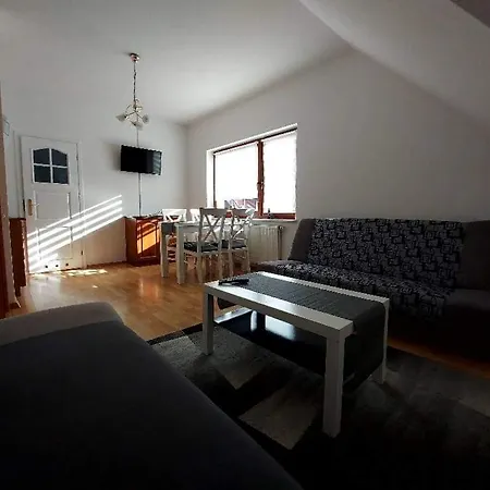 Noclegi Wegierska Gorka Rum i privatbostad